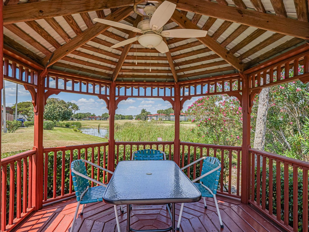 Photo of 104 ROYAL OAK Drive #101, Vero Beach, FL 32962 (MLS # B26081414)