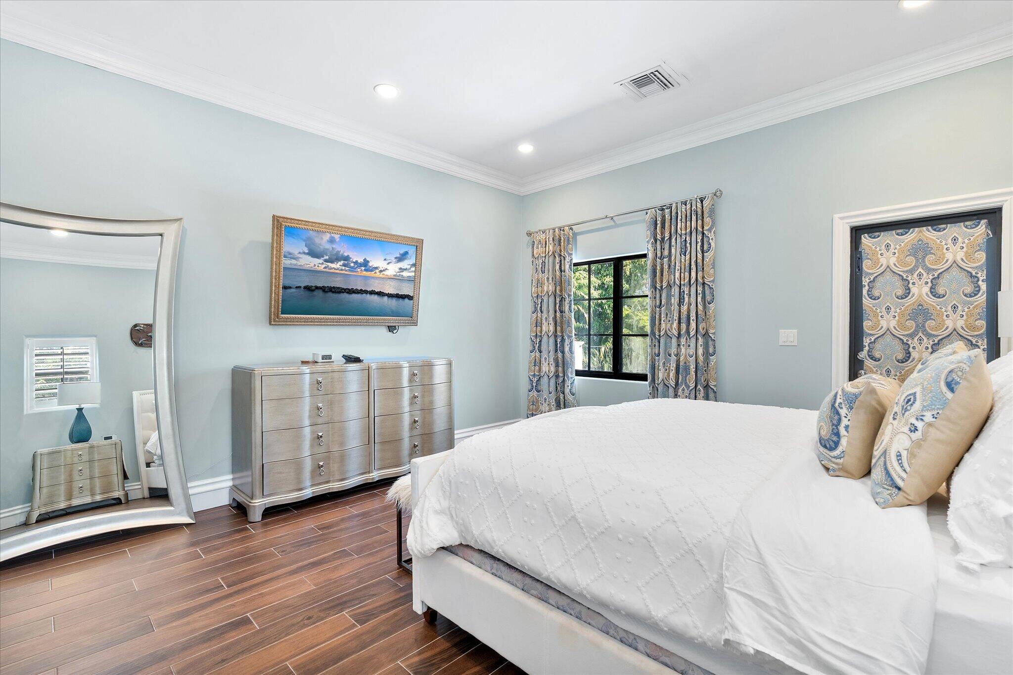 MOORES SUBE - Residential