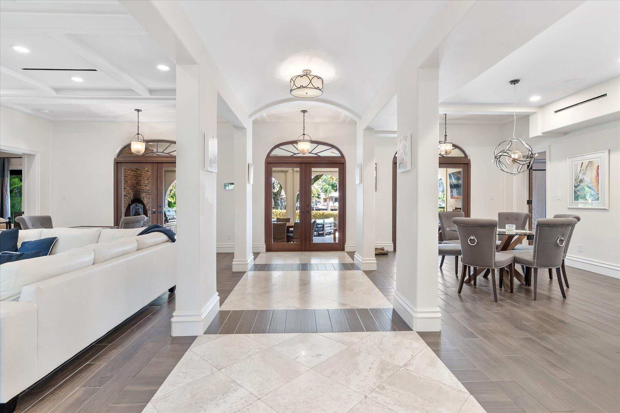 MOORES SUBE - Residential