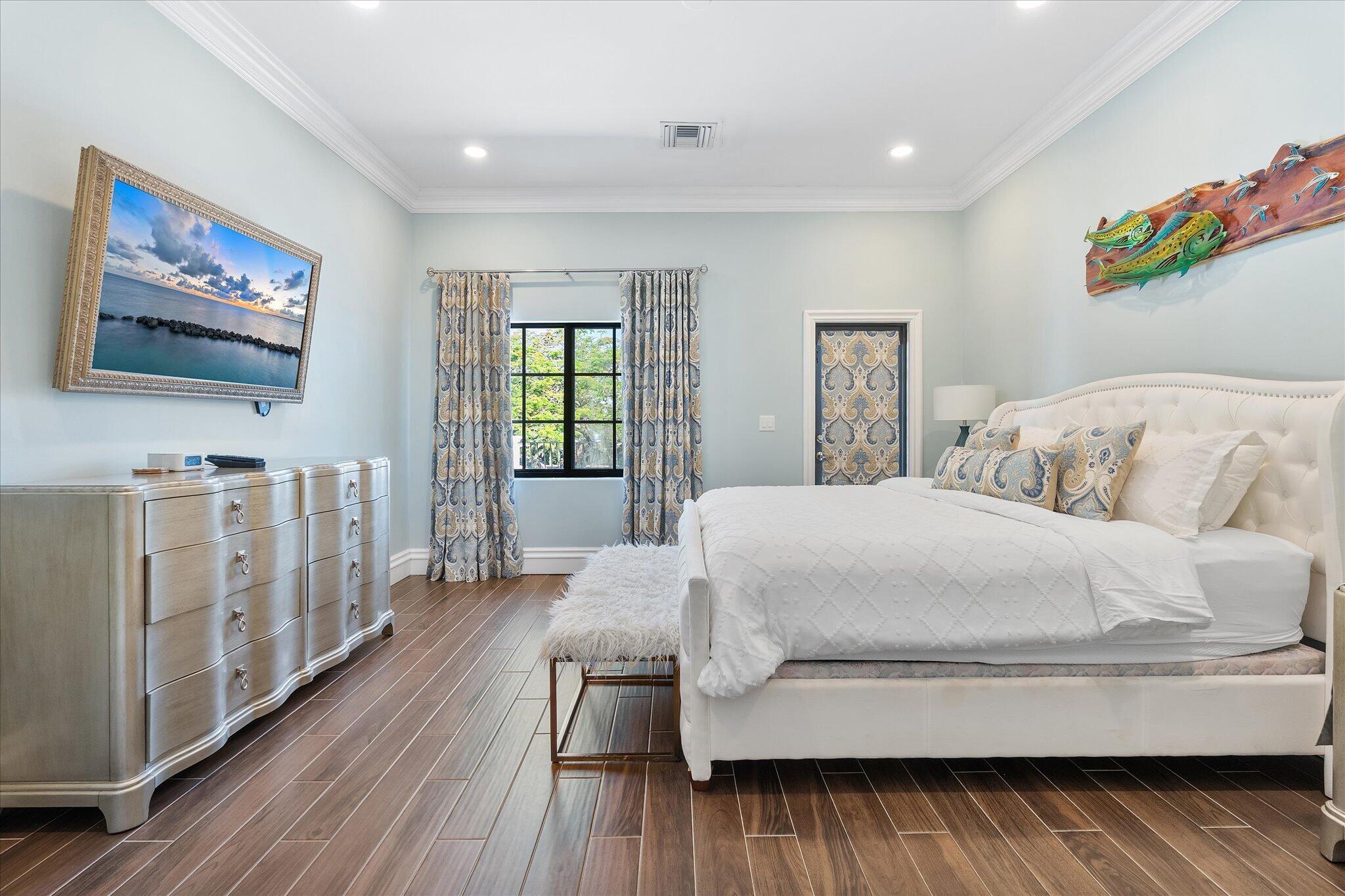 MOORES SUBE - Residential