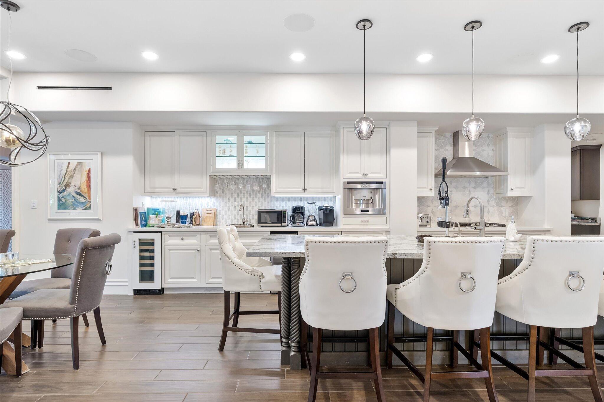 MOORES SUBE - Residential