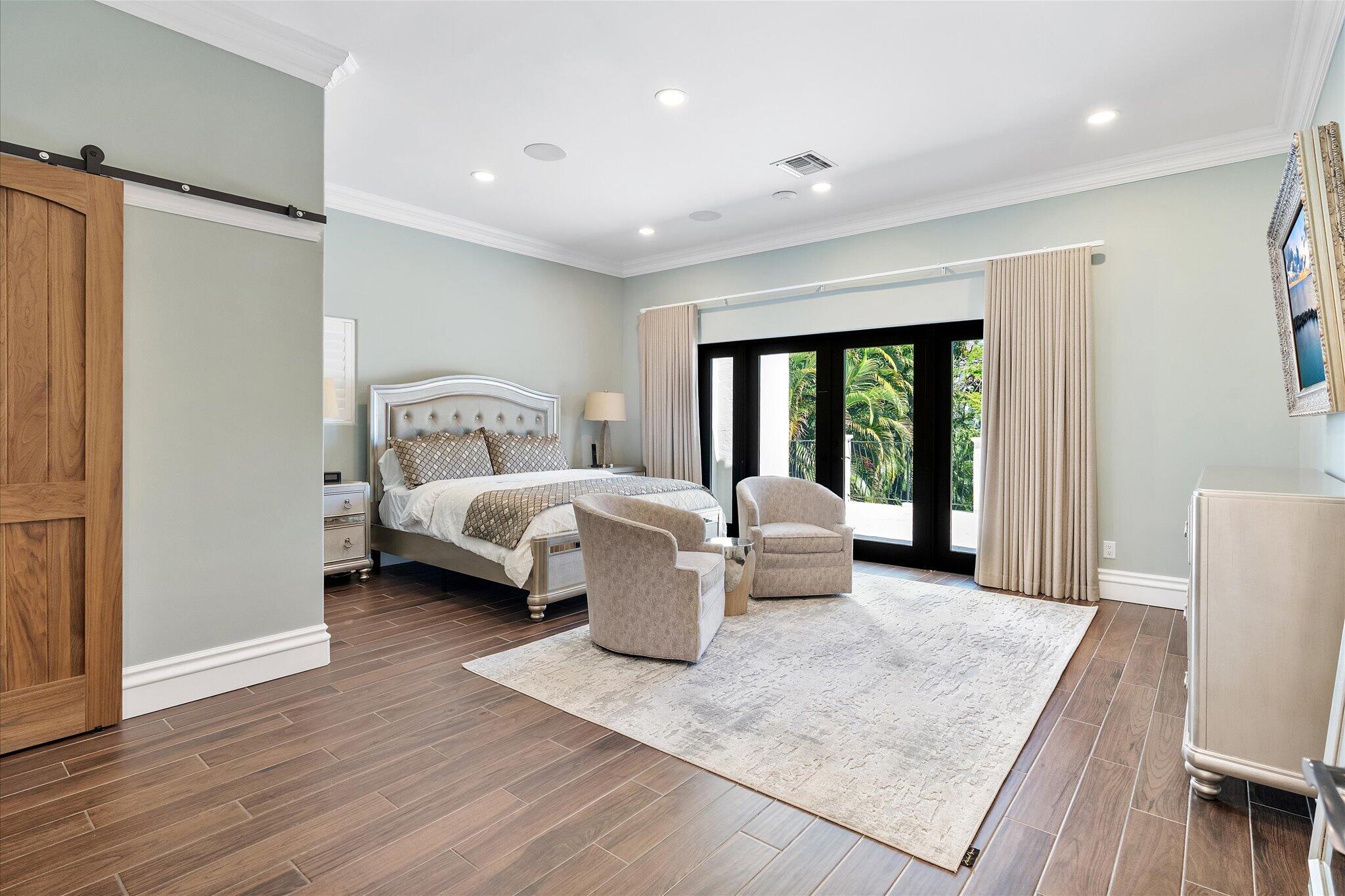 MOORES SUBE - Residential
