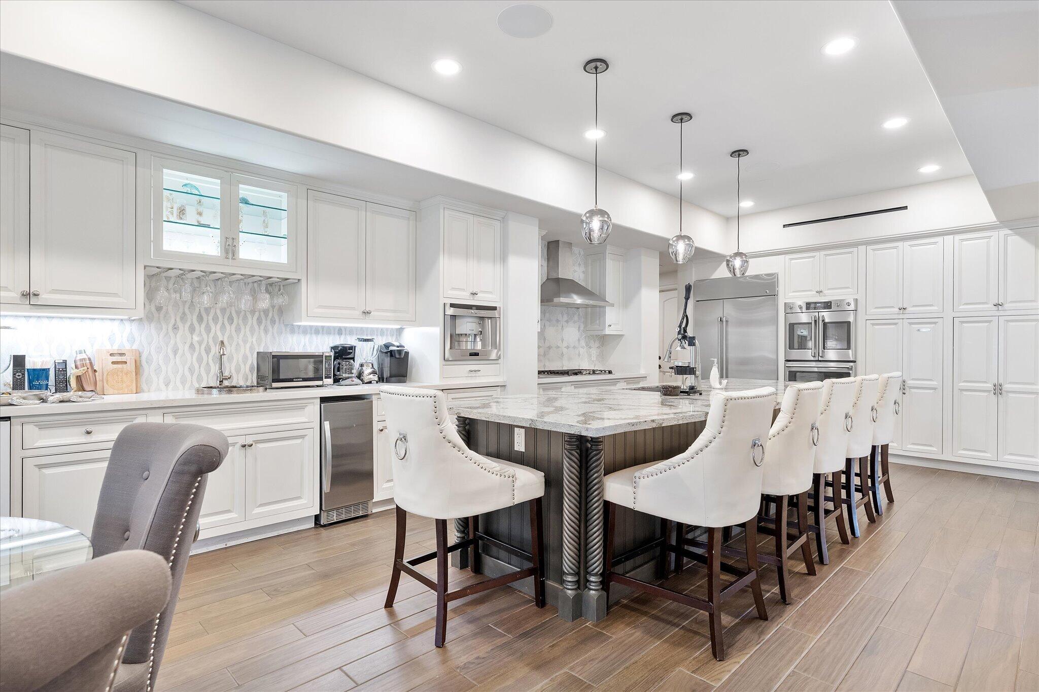 MOORES SUBE - Residential