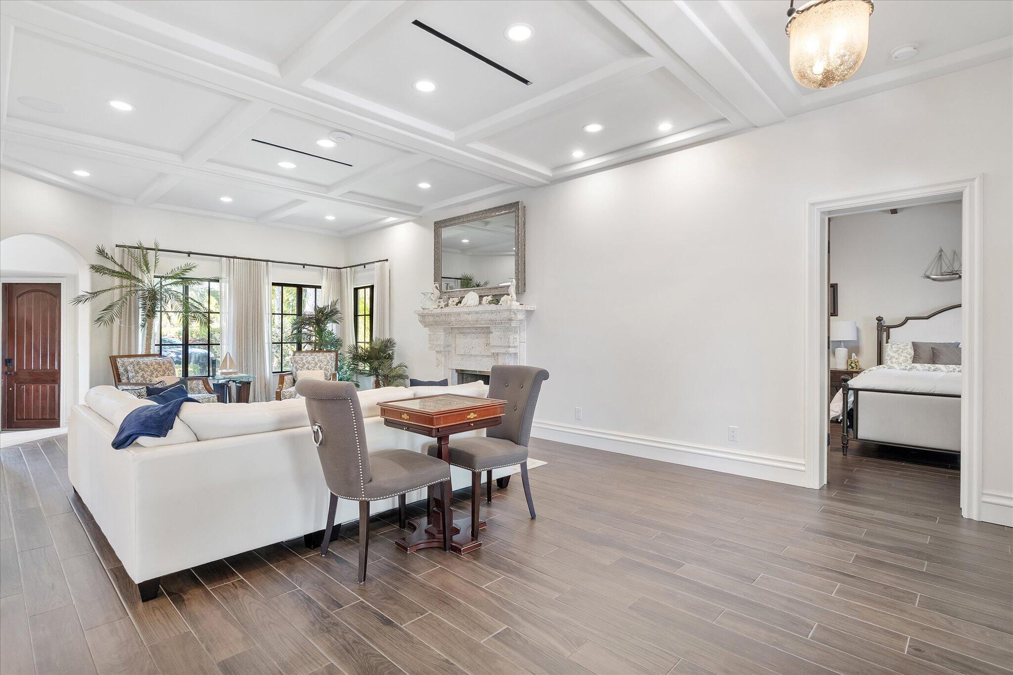 MOORES SUBE - Residential