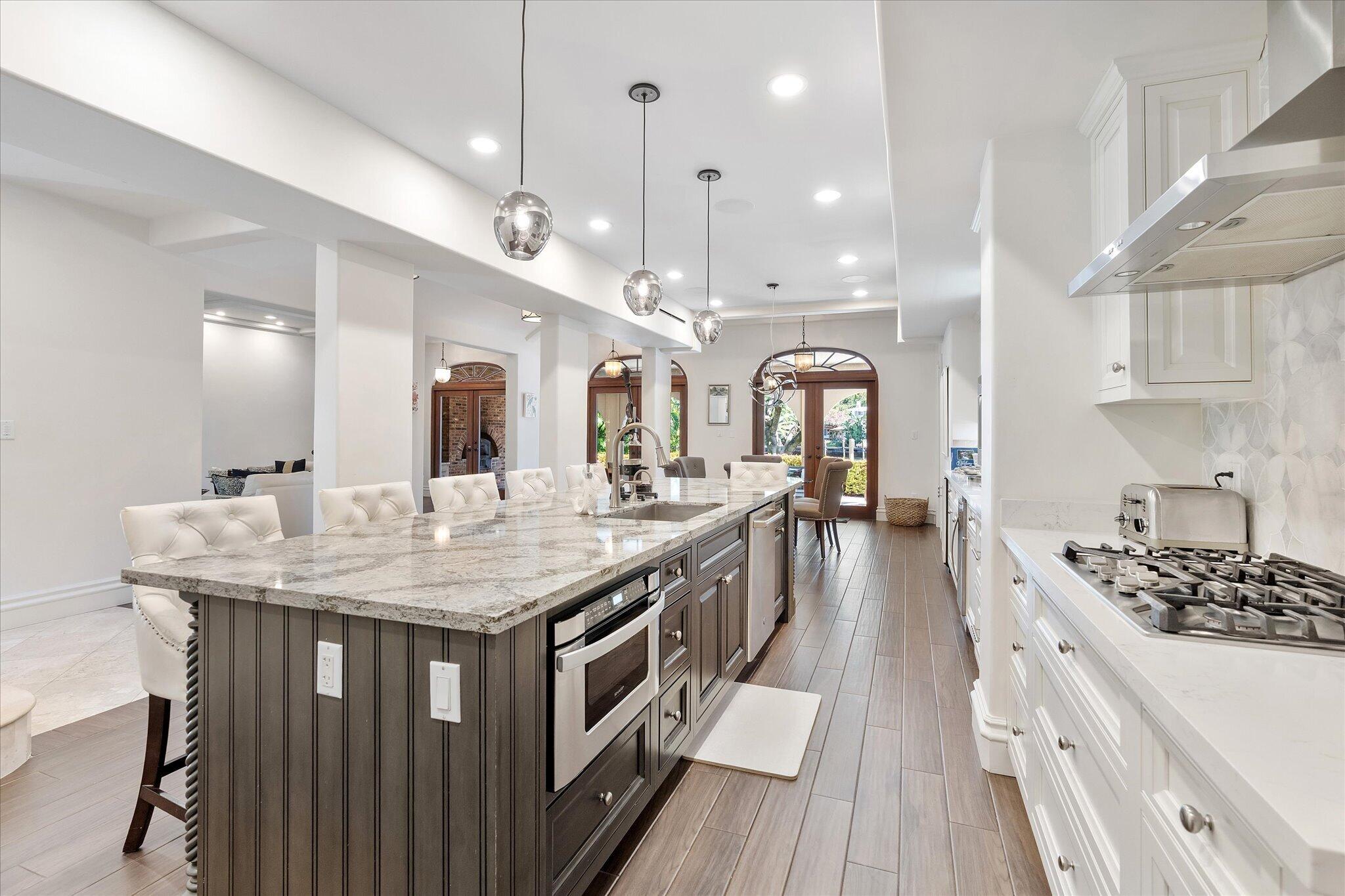 MOORES SUBE - Residential