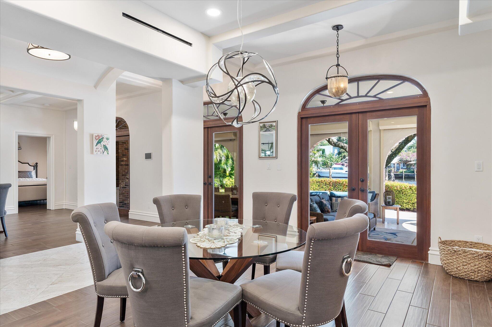 MOORES SUBE - Residential