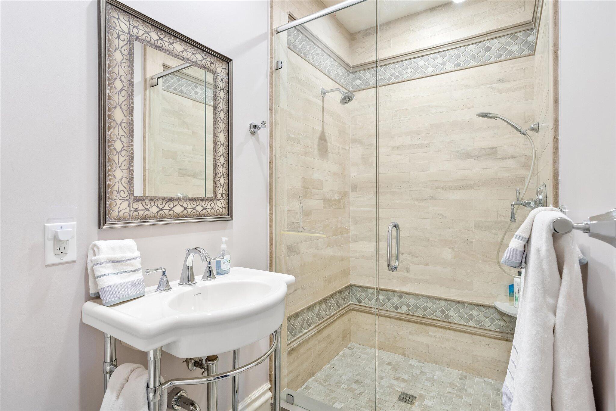 MOORES SUBE - Residential