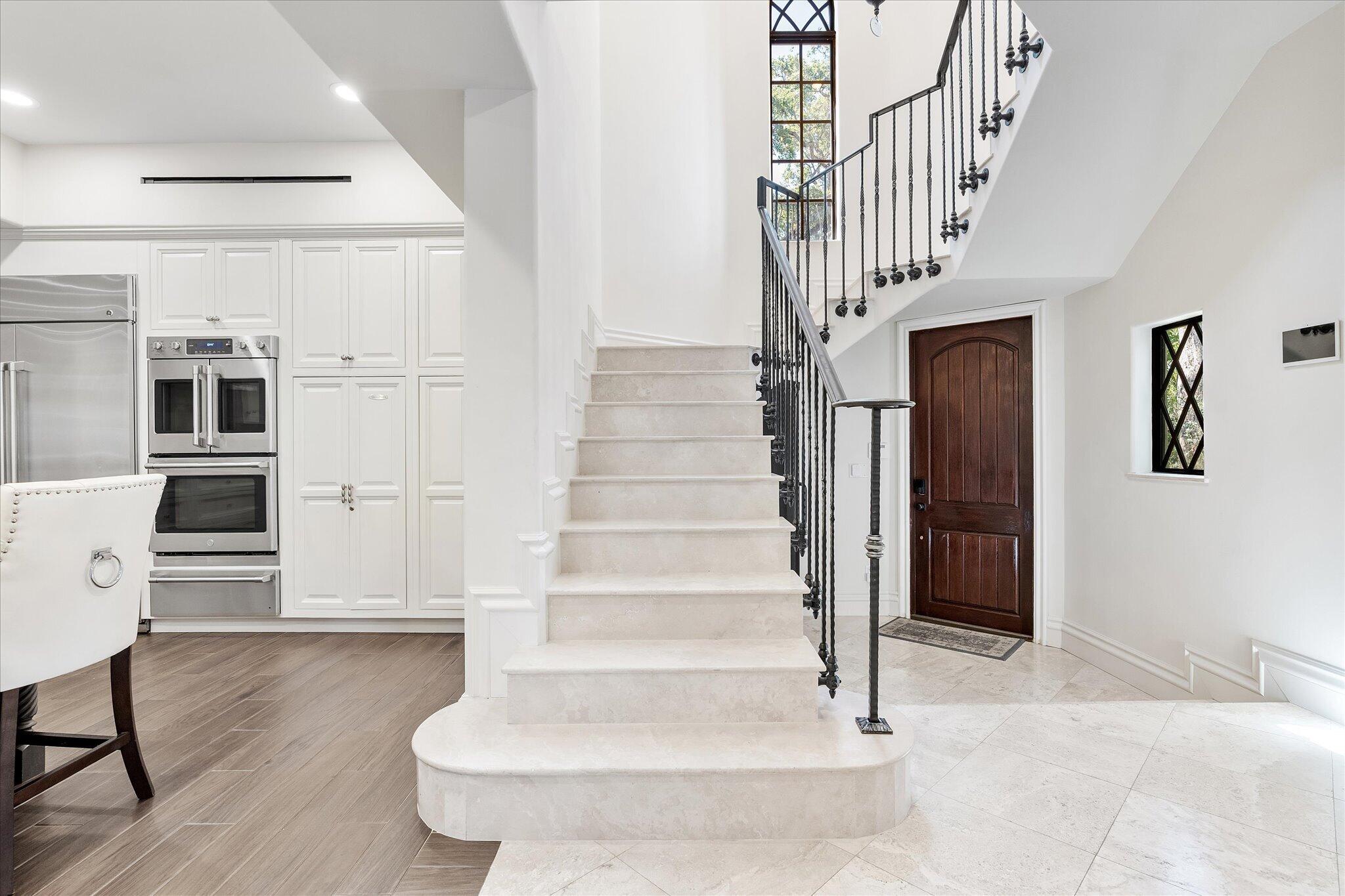 MOORES SUBE - Residential