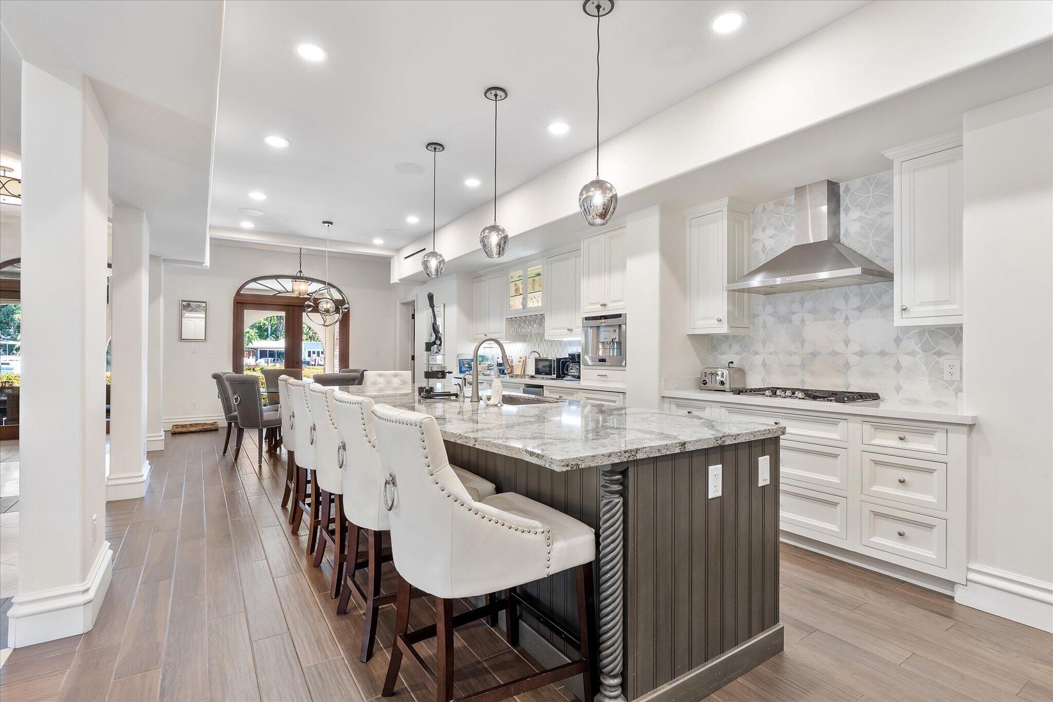 MOORES SUBE - Residential