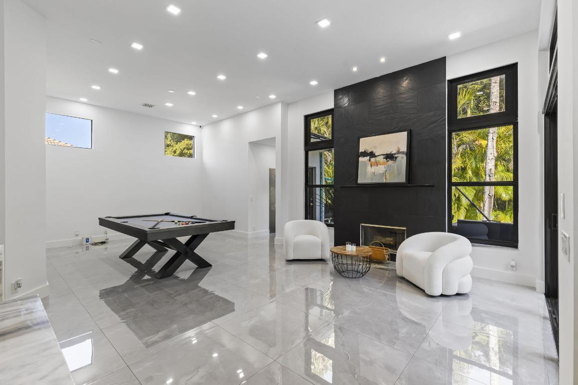 SUNSET LAKES PLAT TWO - Residential