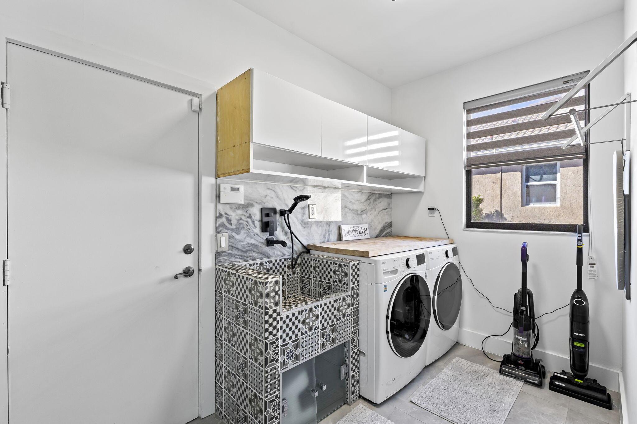 SUNSET LAKES PLAT TWO - Residential