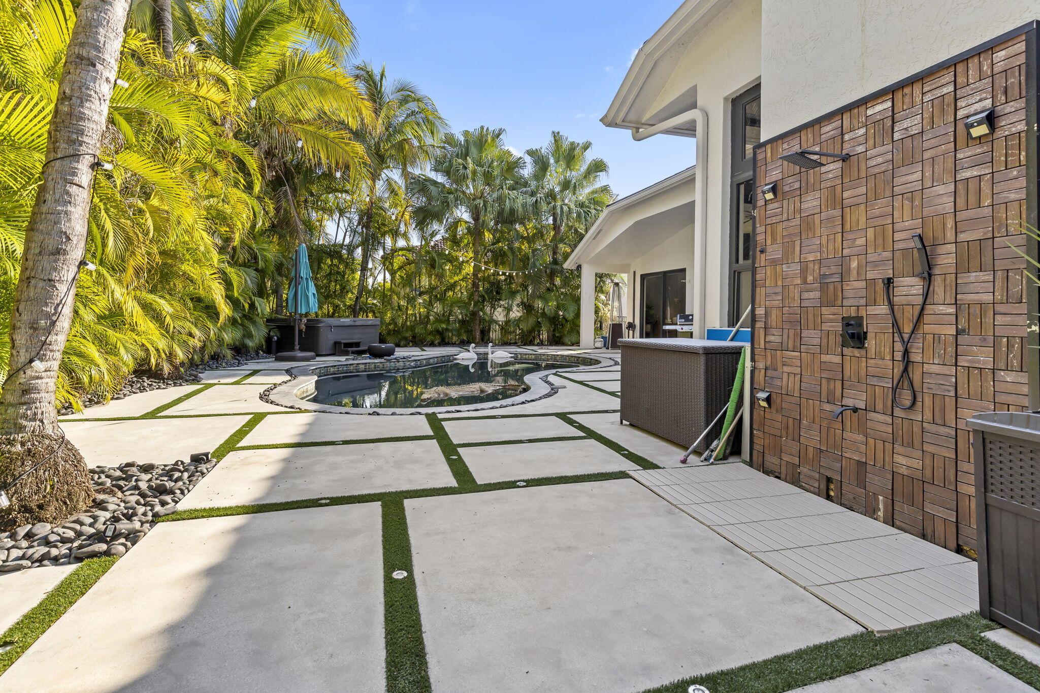 SUNSET LAKES PLAT TWO - Residential