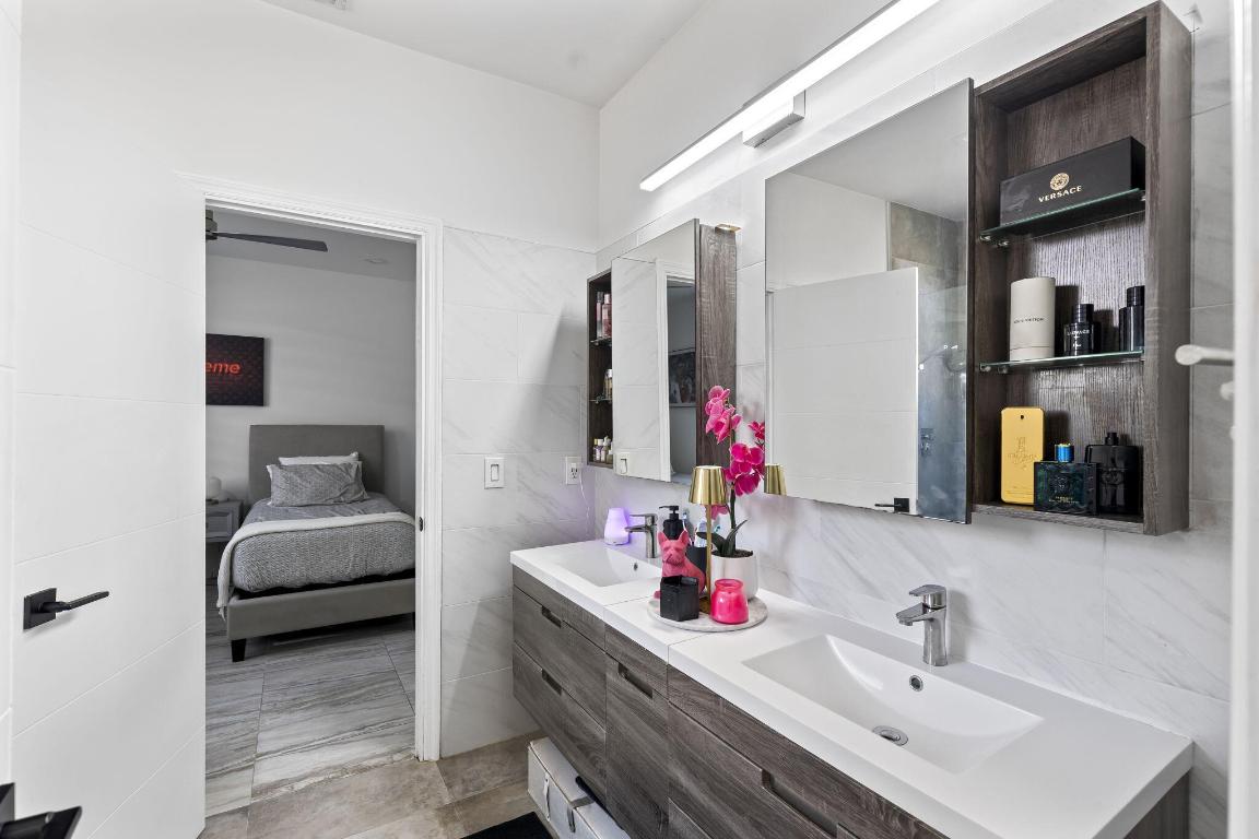 SUNSET LAKES PLAT TWO - Residential