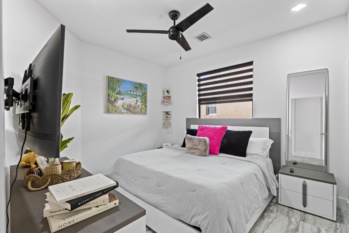 SUNSET LAKES PLAT TWO - Residential