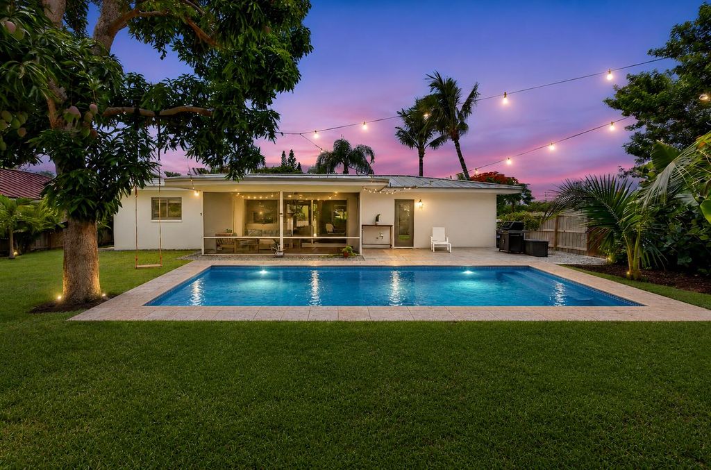 Photo of 450 SW 12th Terrace, Boca Raton, FL 33486 (MLS # B26039210)