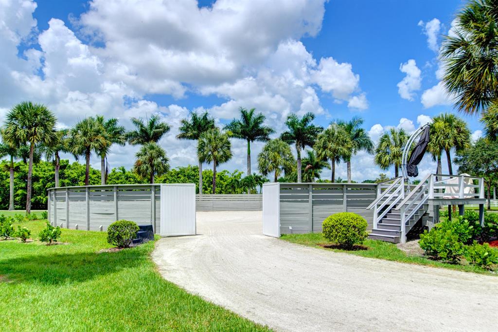 PALM BEACH POINT - Residential