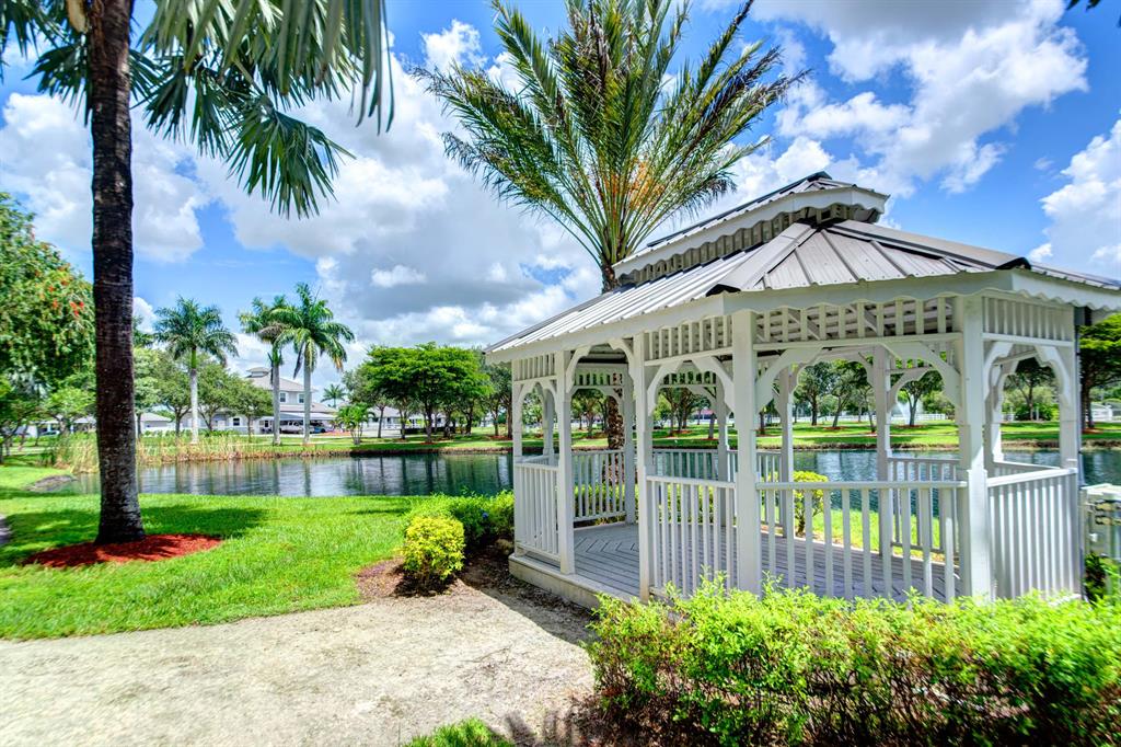 PALM BEACH POINT - Residential