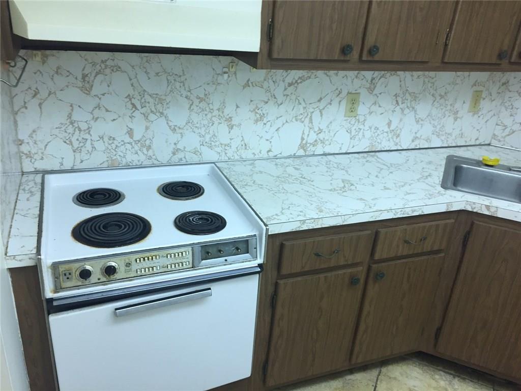 OAKLAND GROVE VILLAGE - Residential