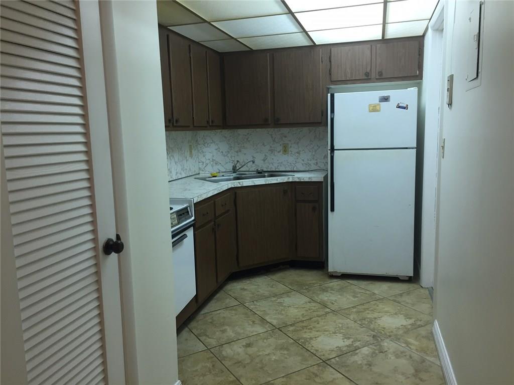 OAKLAND GROVE VILLAGE - Residential