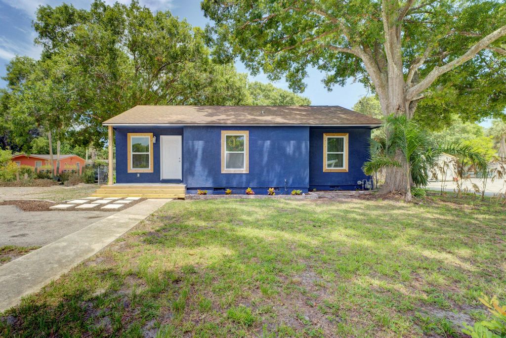 Photo of 2000 Sunrise Boulevard, Fort Pierce, FL 34950 (MLS # R10892068)
