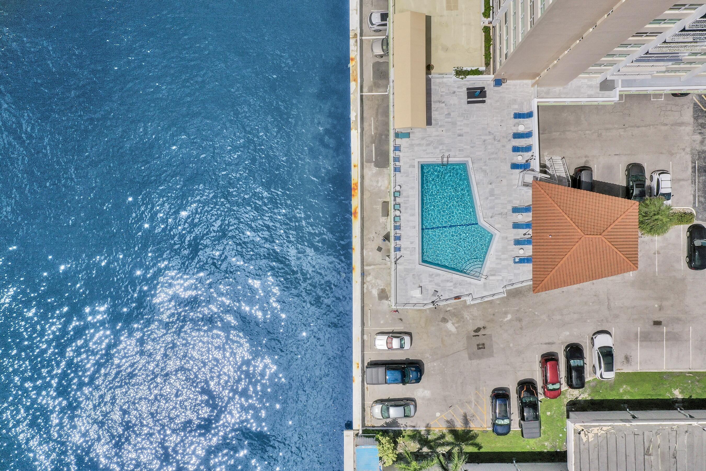 TRAFALGAR TOWERS CONDOMINIUM 2 - Residential