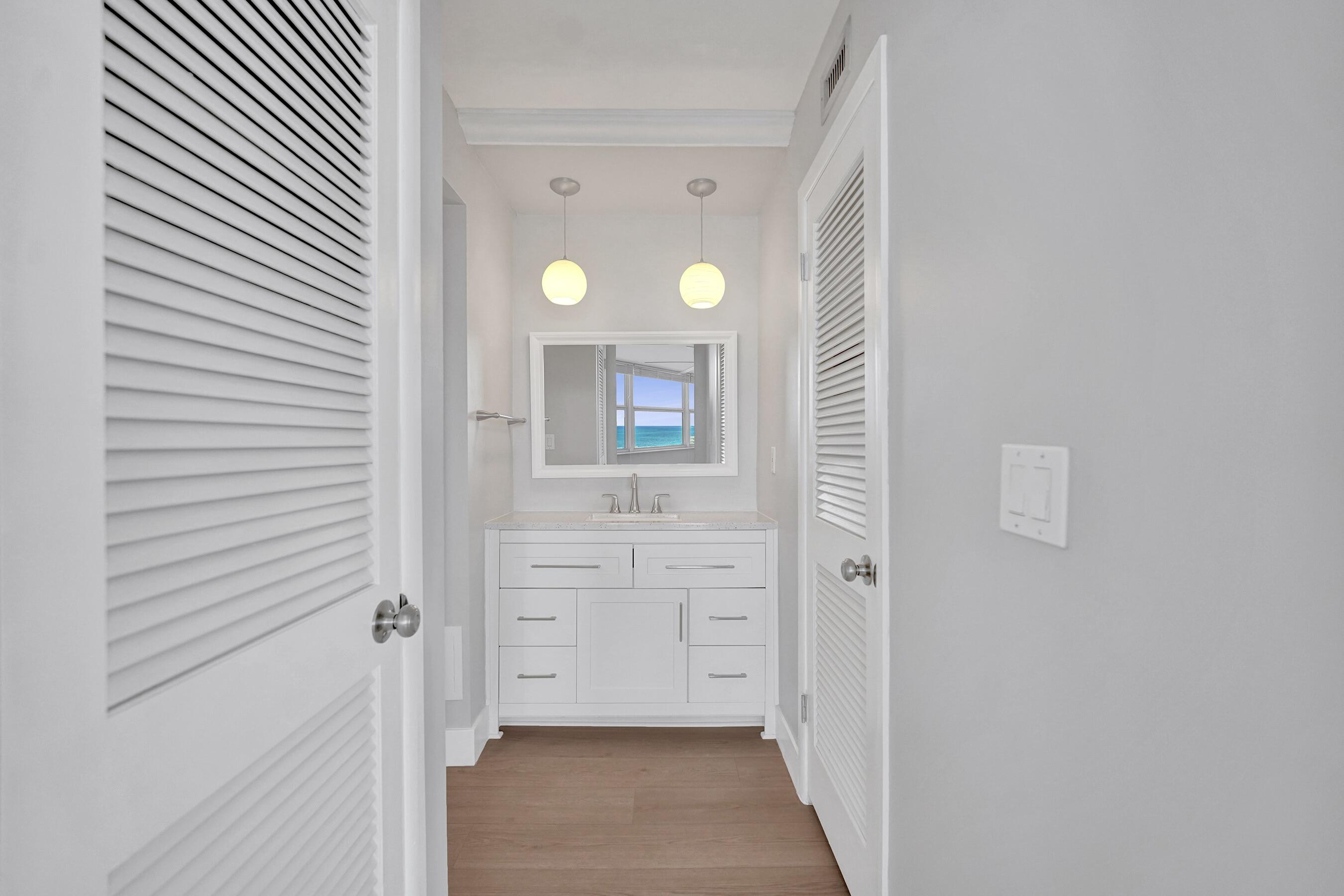 TRAFALGAR TOWERS CONDOMINIUM 2 - Residential