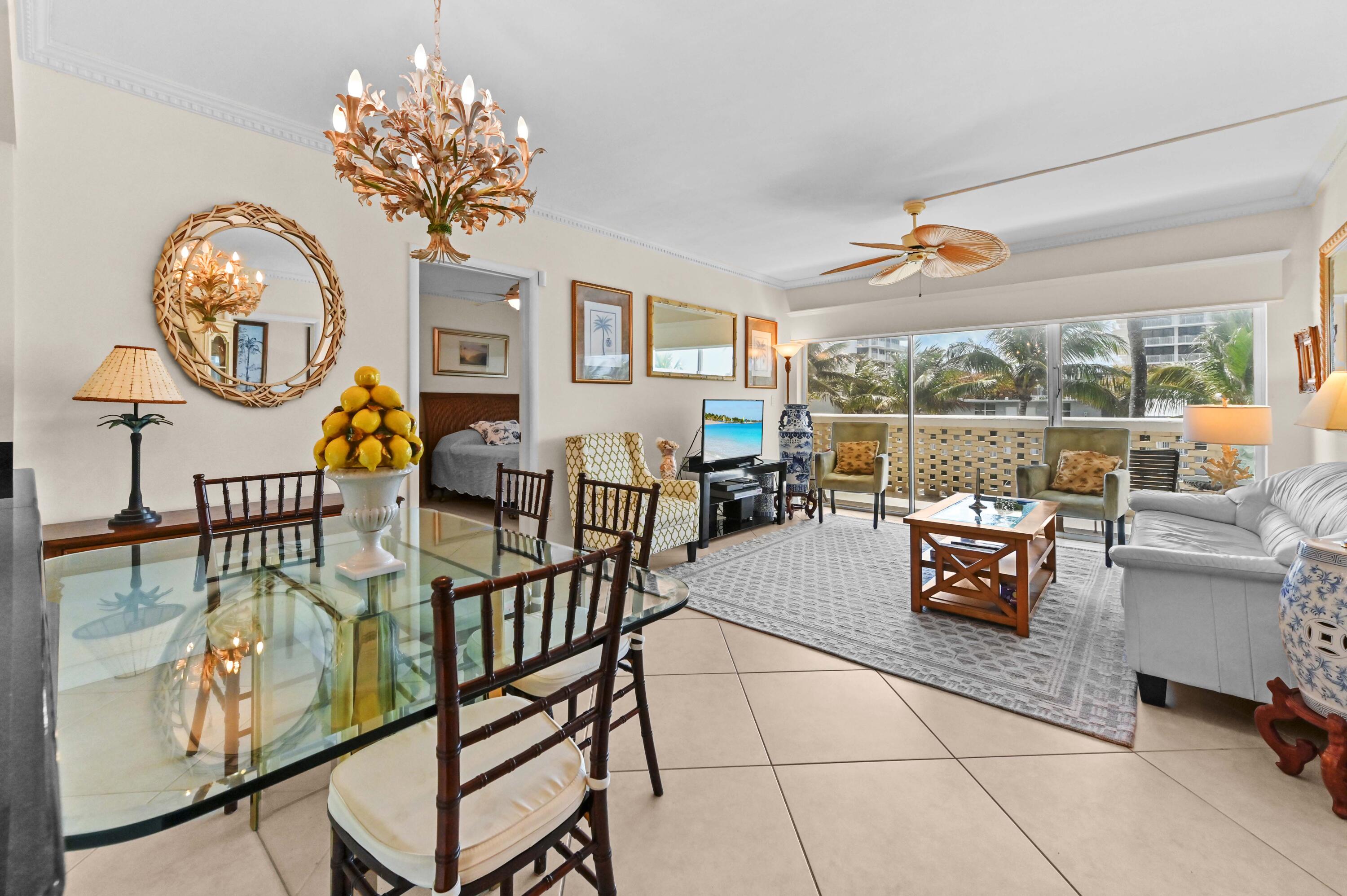 PALM BEACH WHITEHOUSE - Residential