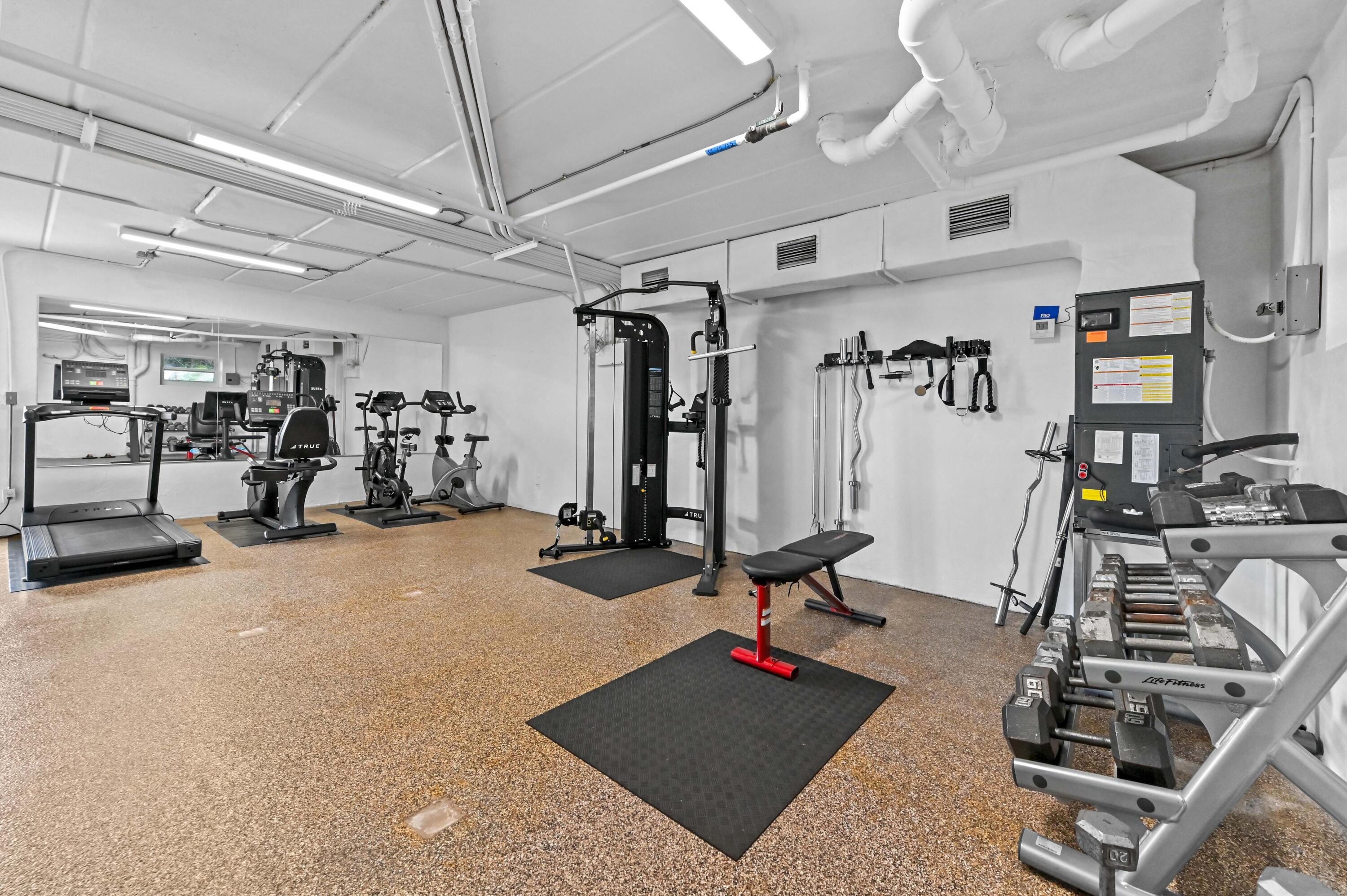 PALM BEACH WHITEHOUSE - Residential