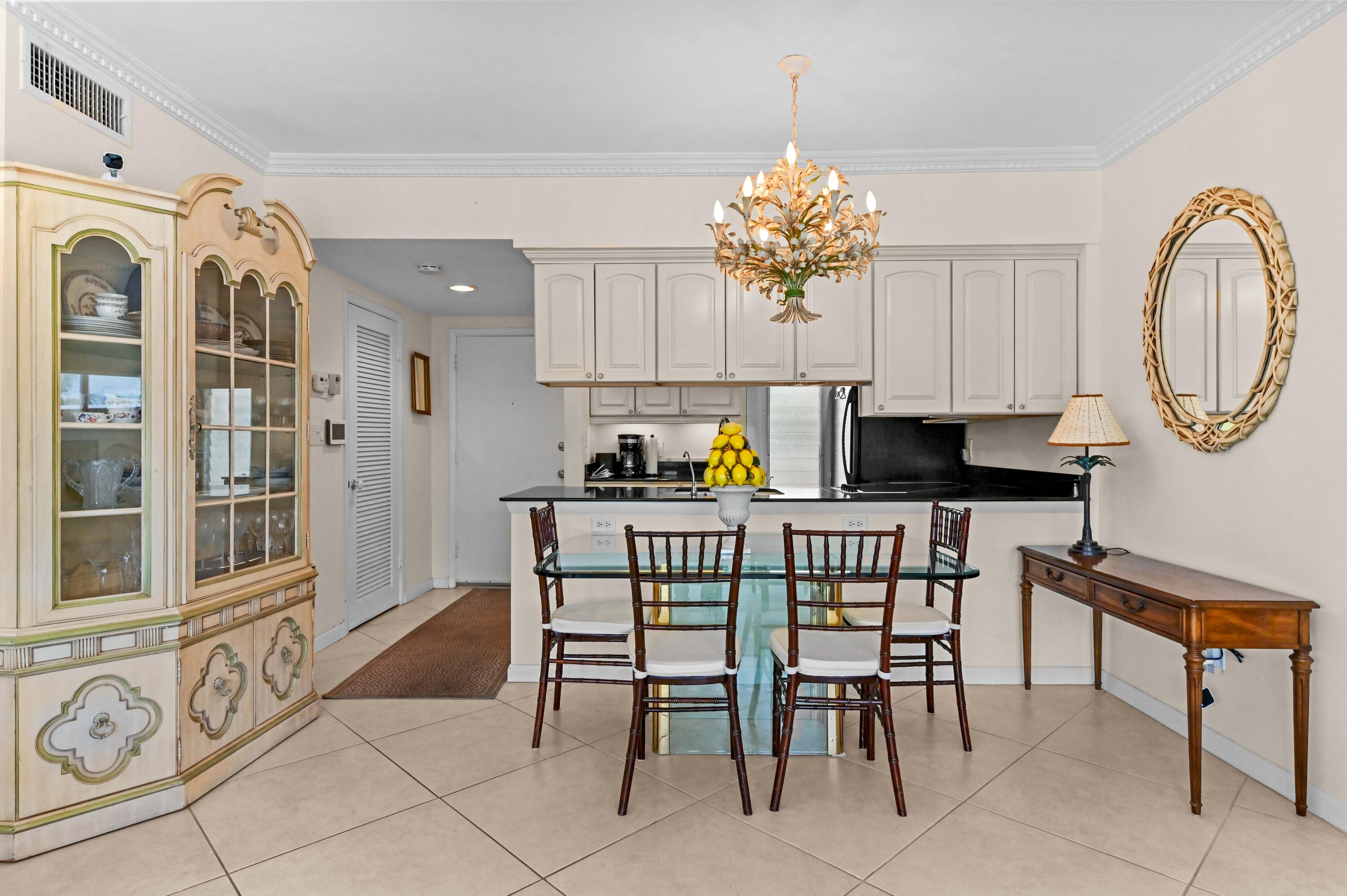 PALM BEACH WHITEHOUSE - Residential