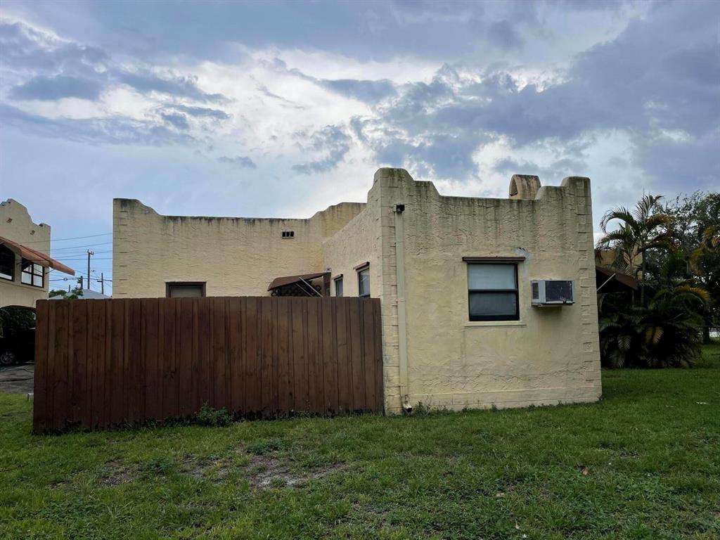 LAKE WORTH TOWN OF - Residential Lease