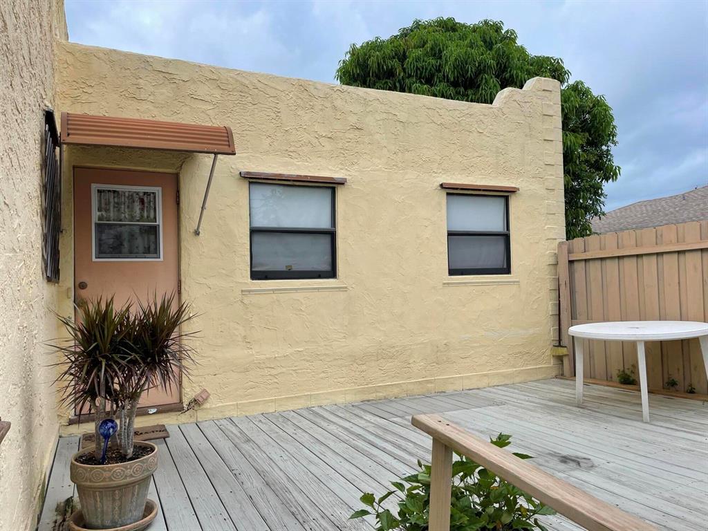 LAKE WORTH TOWN OF - Residential Lease