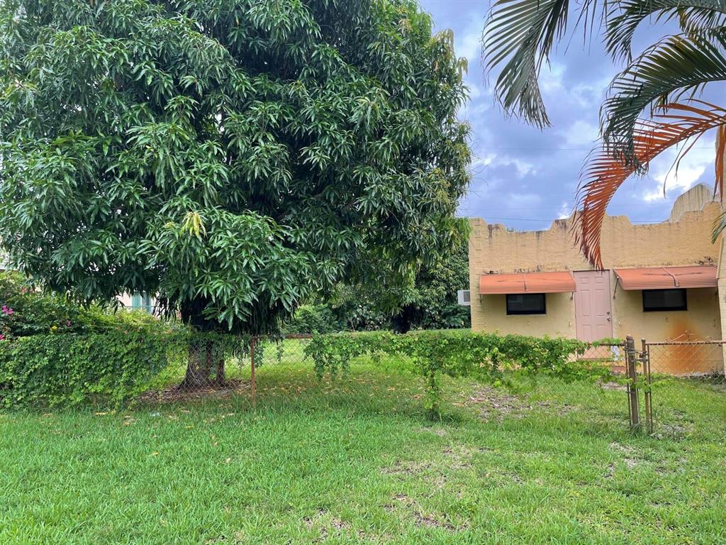 LAKE WORTH TOWN OF - Residential Lease