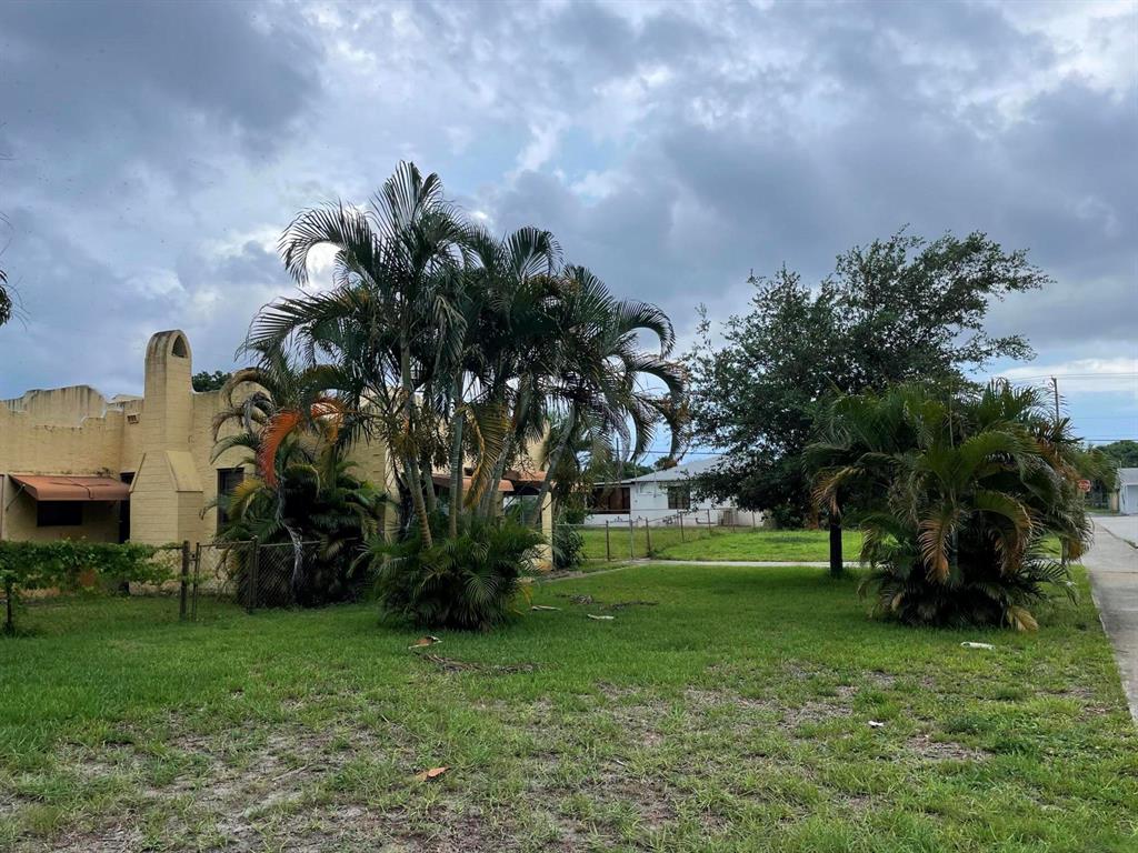 LAKE WORTH TOWN OF - Residential Lease