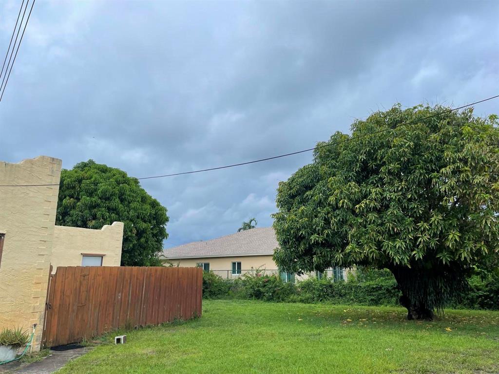 LAKE WORTH TOWN OF - Residential Lease