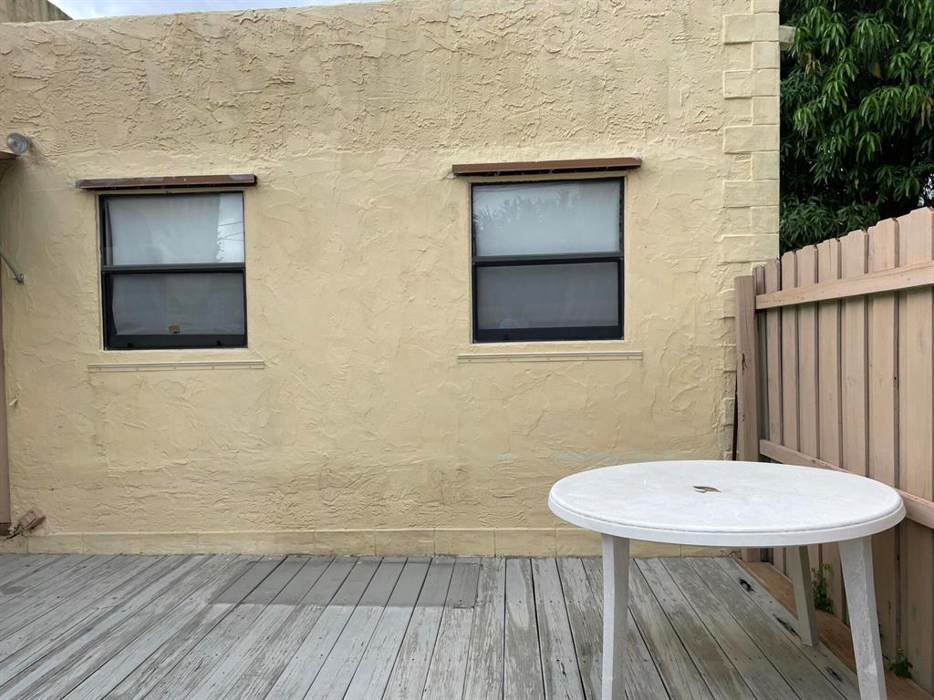 LAKE WORTH TOWN OF - Residential Lease