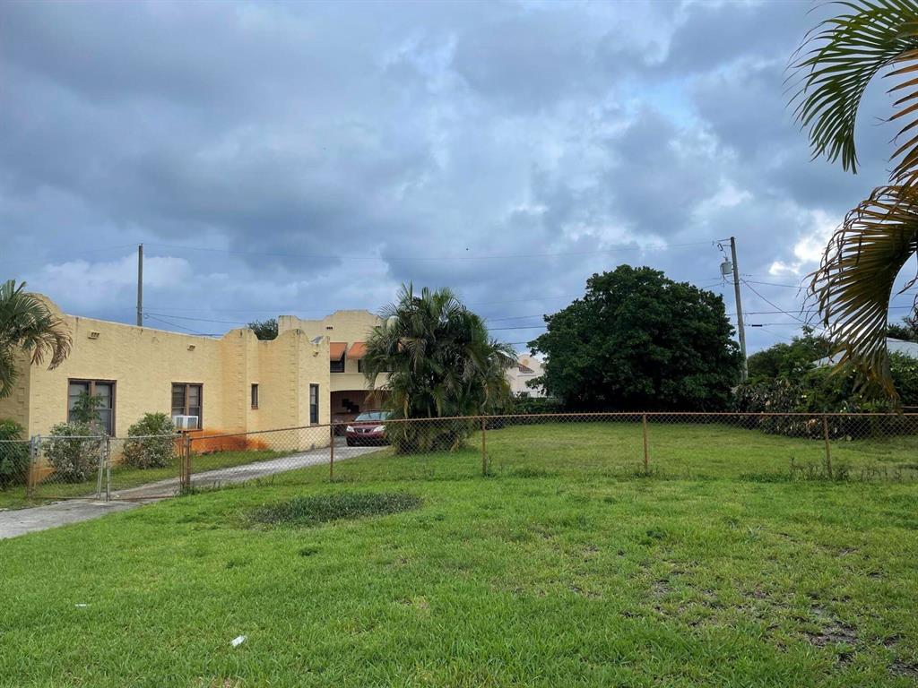 LAKE WORTH TOWN OF - Residential Lease