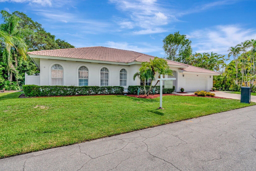 Photo of 8466 SE Gulfstream Place, Hobe Sound, FL 33455 (MLS # R11019143)