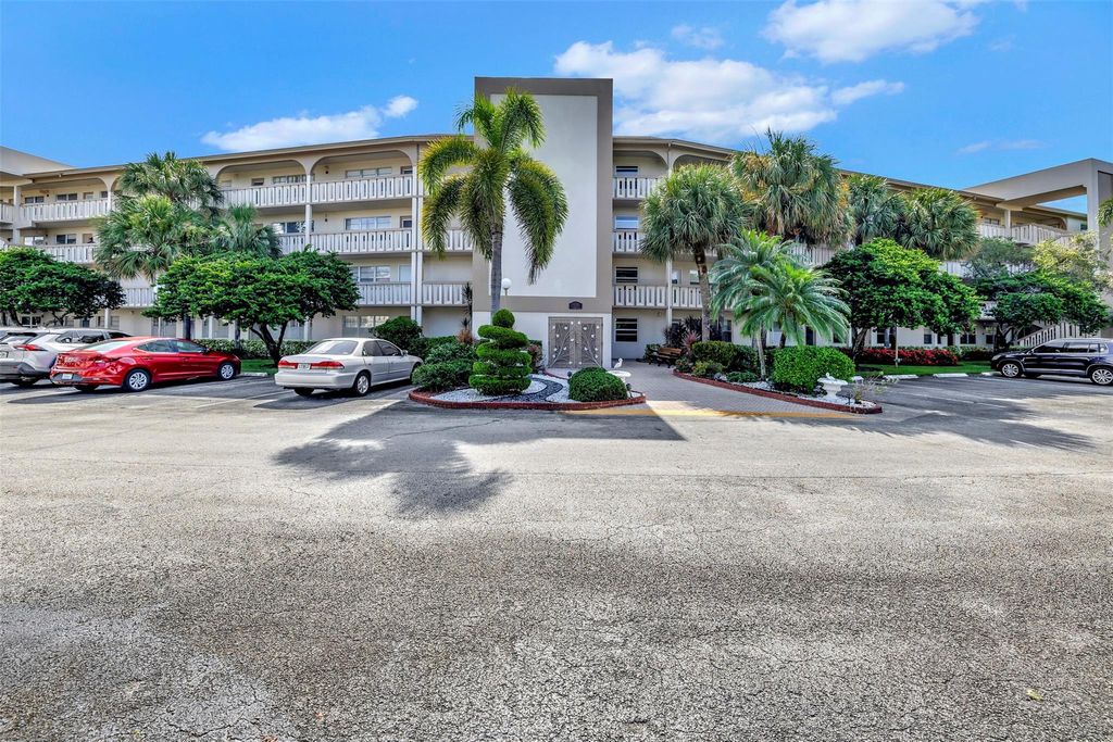 Photo of 1902 Bermuda Cir #H1, Coconut Creek, FL 33066 (MLS # F10397076)