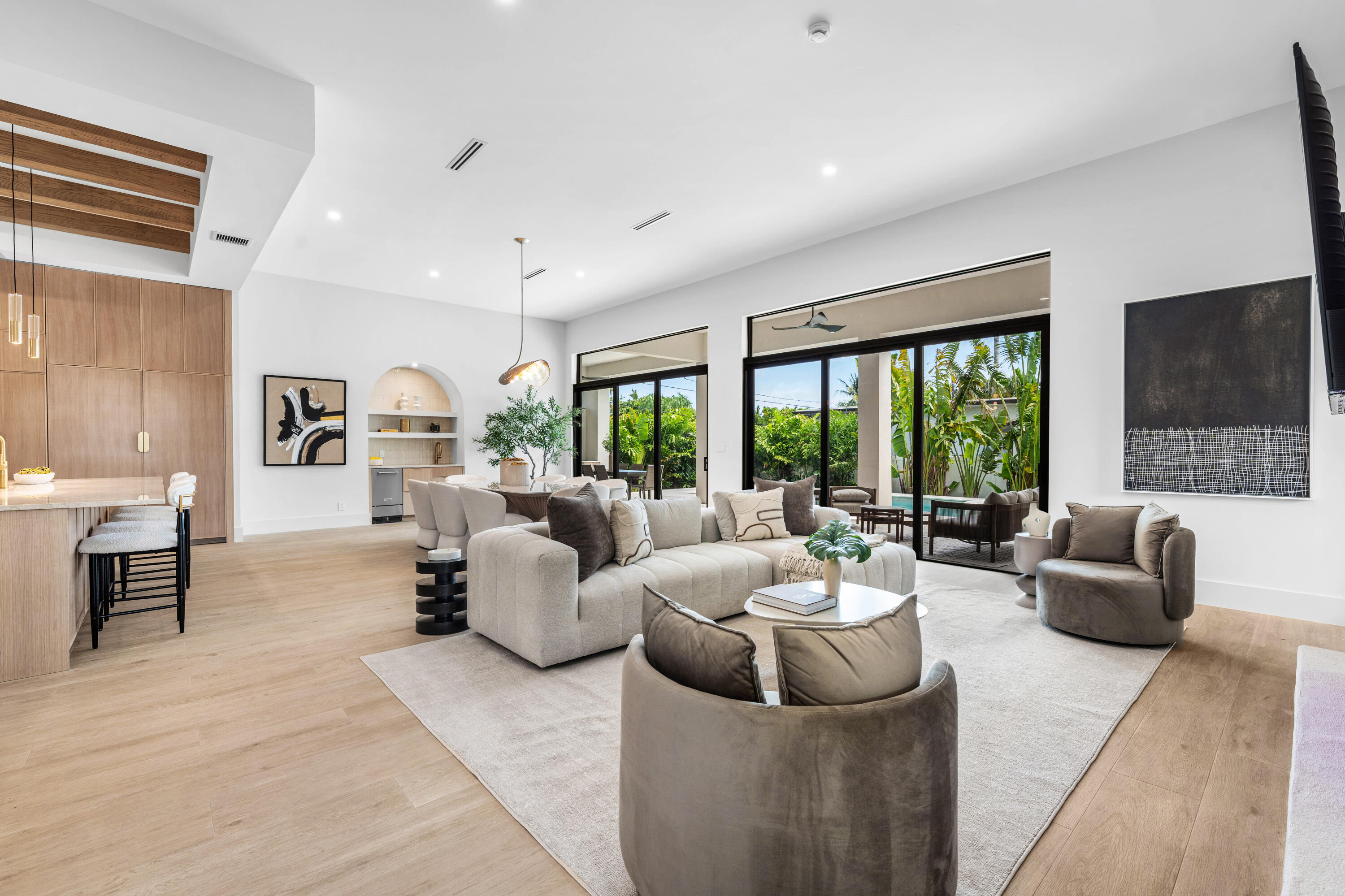 1701 N Swinton Avenue