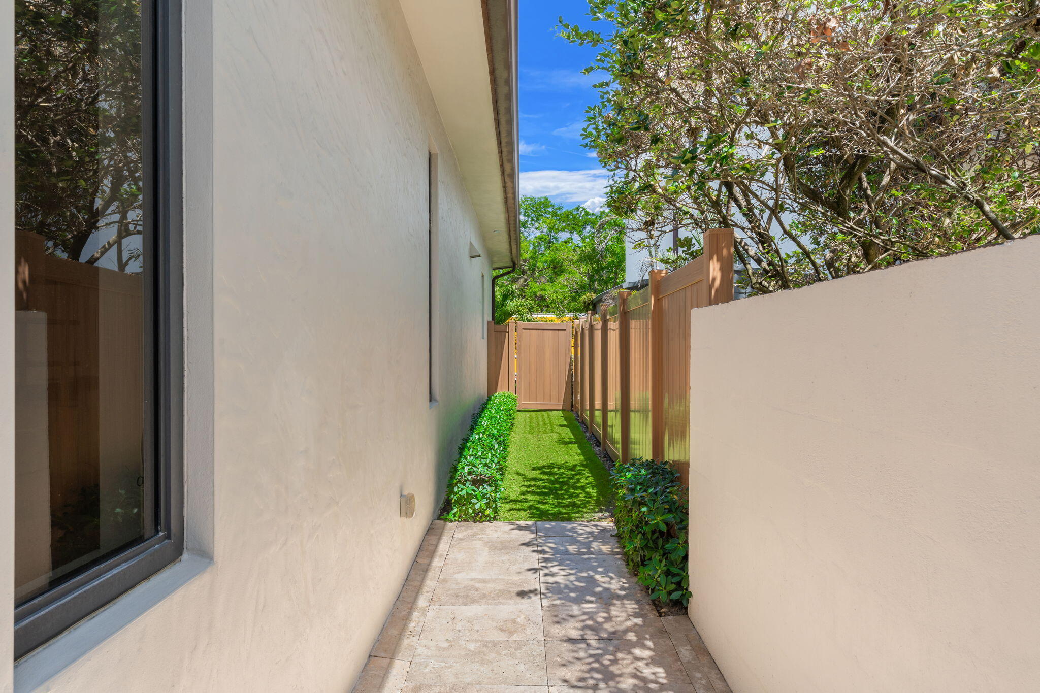 RIO VISTA ISLES - Residential