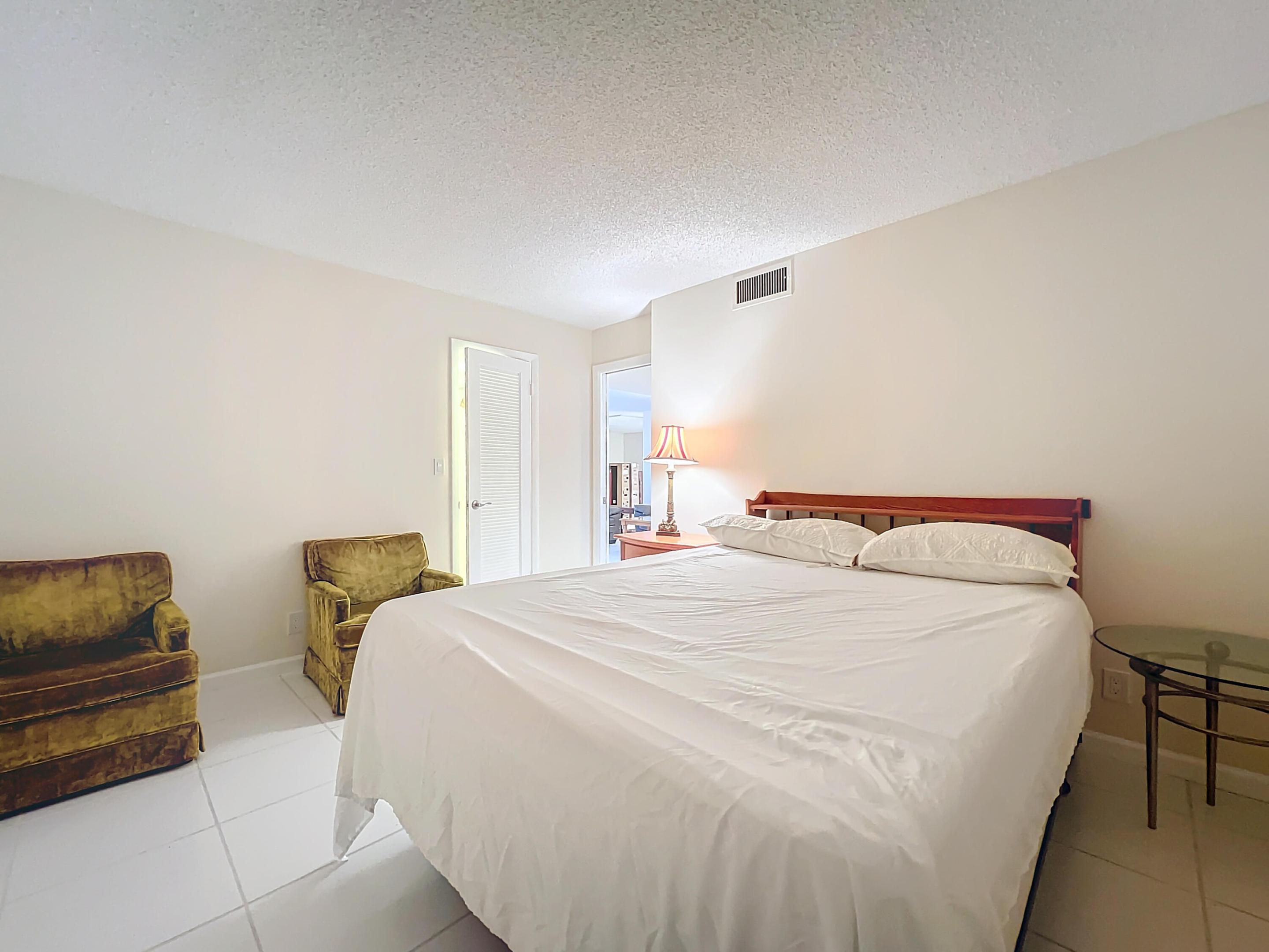 FOUNTAINS OF PALM BEACH CONDO 3 - Residential Lease