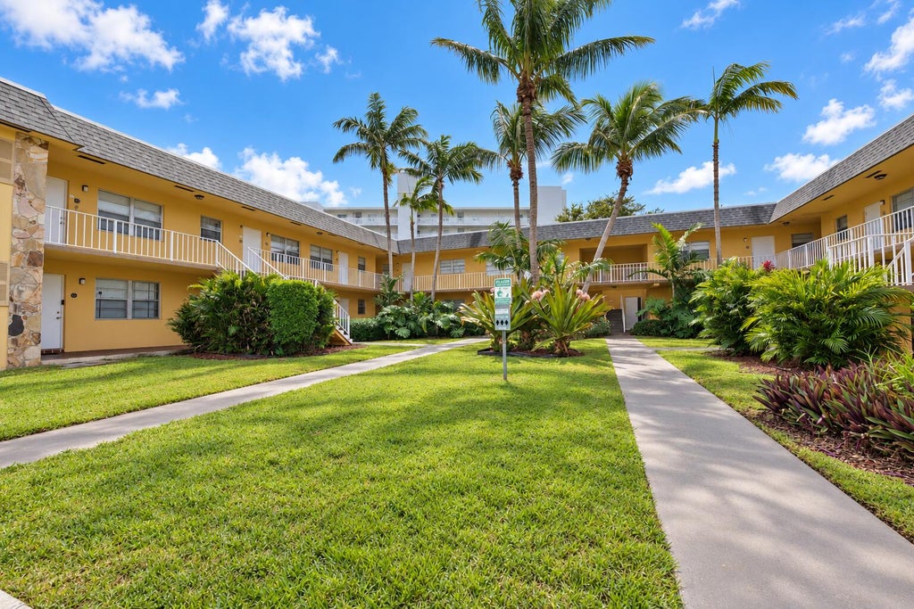 Photo of 240 Croton Avenue #109, Lantana, FL 33462 (MLS # B26090017)