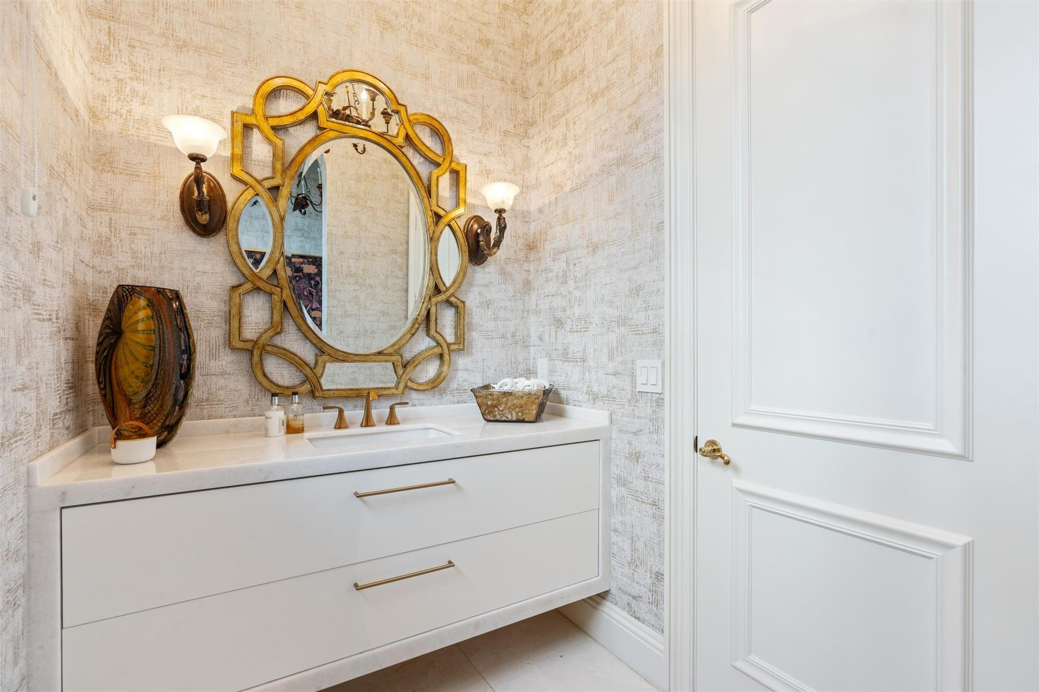 ENCLAVE - Residential