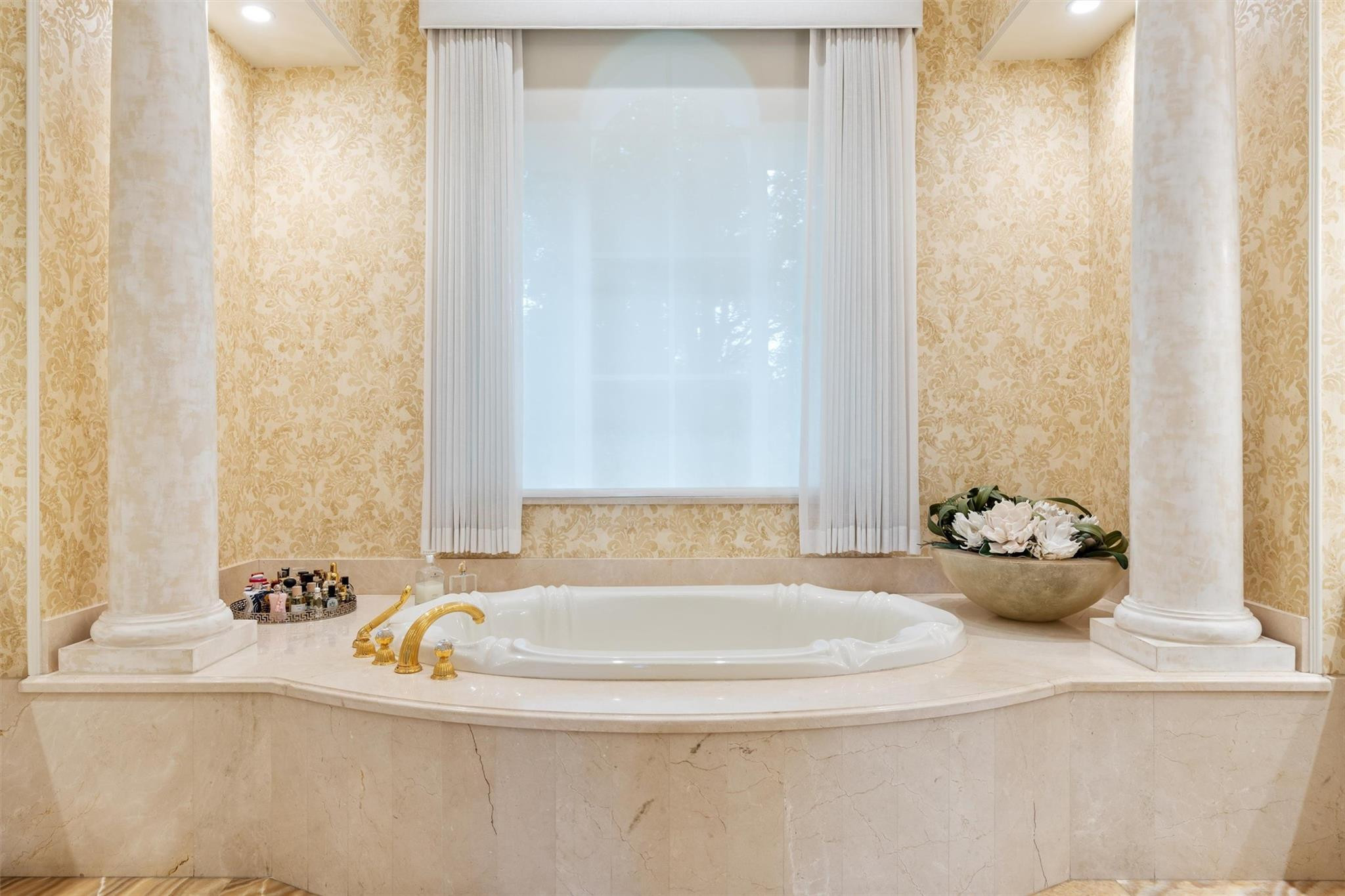 ENCLAVE - Residential