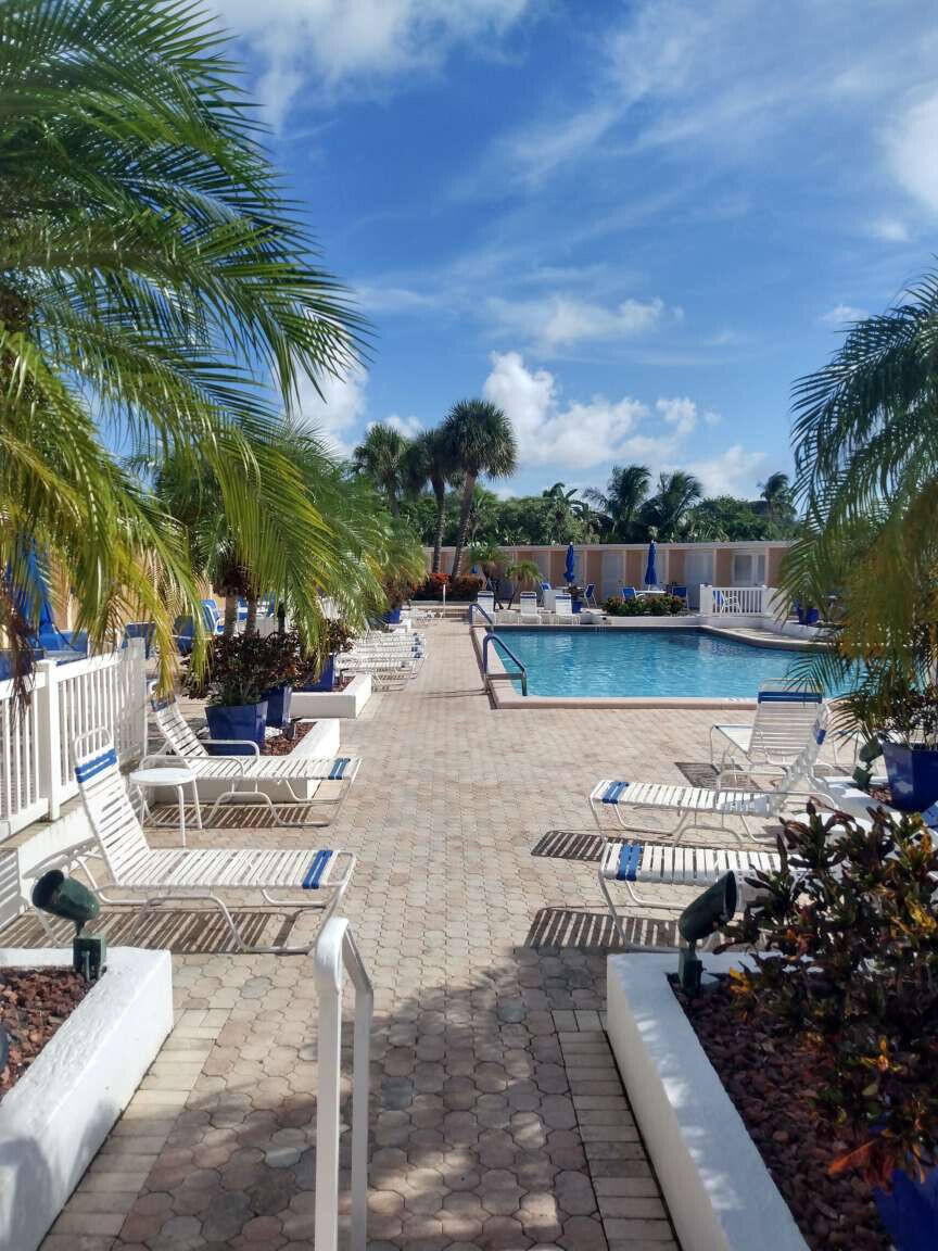 Imperial Point Colonnades - Residential