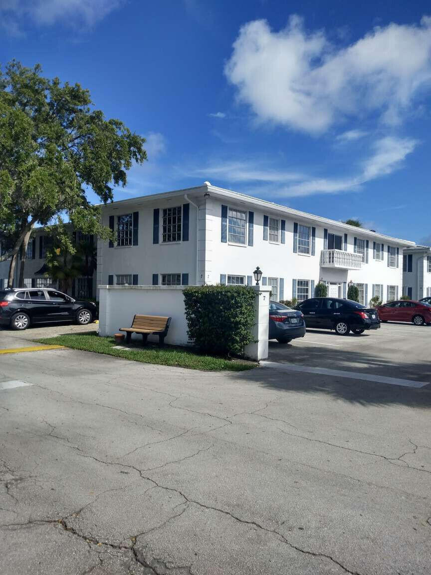 Imperial Point Colonnades - Residential