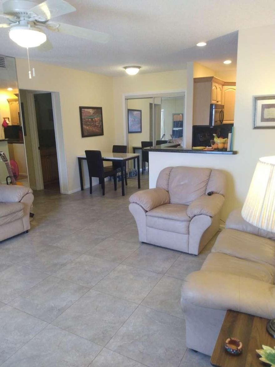2 bedroom 1.5 bathroom condo for Sale or Rent.