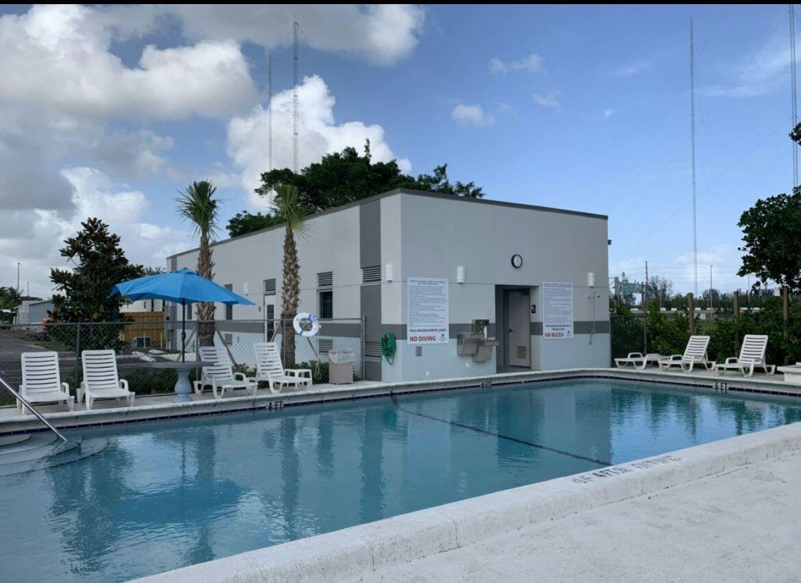 THIS 3/3 MANUFACTURED HOME COMPLETELY RENOVATED, LOCATED IN EVERGLADES LAKES A 55+ COMMUNITY. CLOSE TO GREAT RESTAURANTS, SHOPPING, AIRPORT AND MUCH MORE. THIS MOBILE HOME HAS A WATER VIEW THAT OFFERS GREAT COMFORT AND SERENITY. COME SEE IT TODAY! OWNER IS VERY MOTIVATED. MONTHLY LOT RENTAL $1,437.
