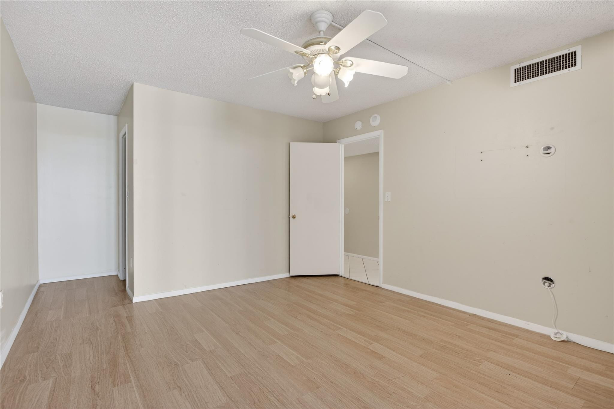 EMERALD TOWER CONDO - Residential