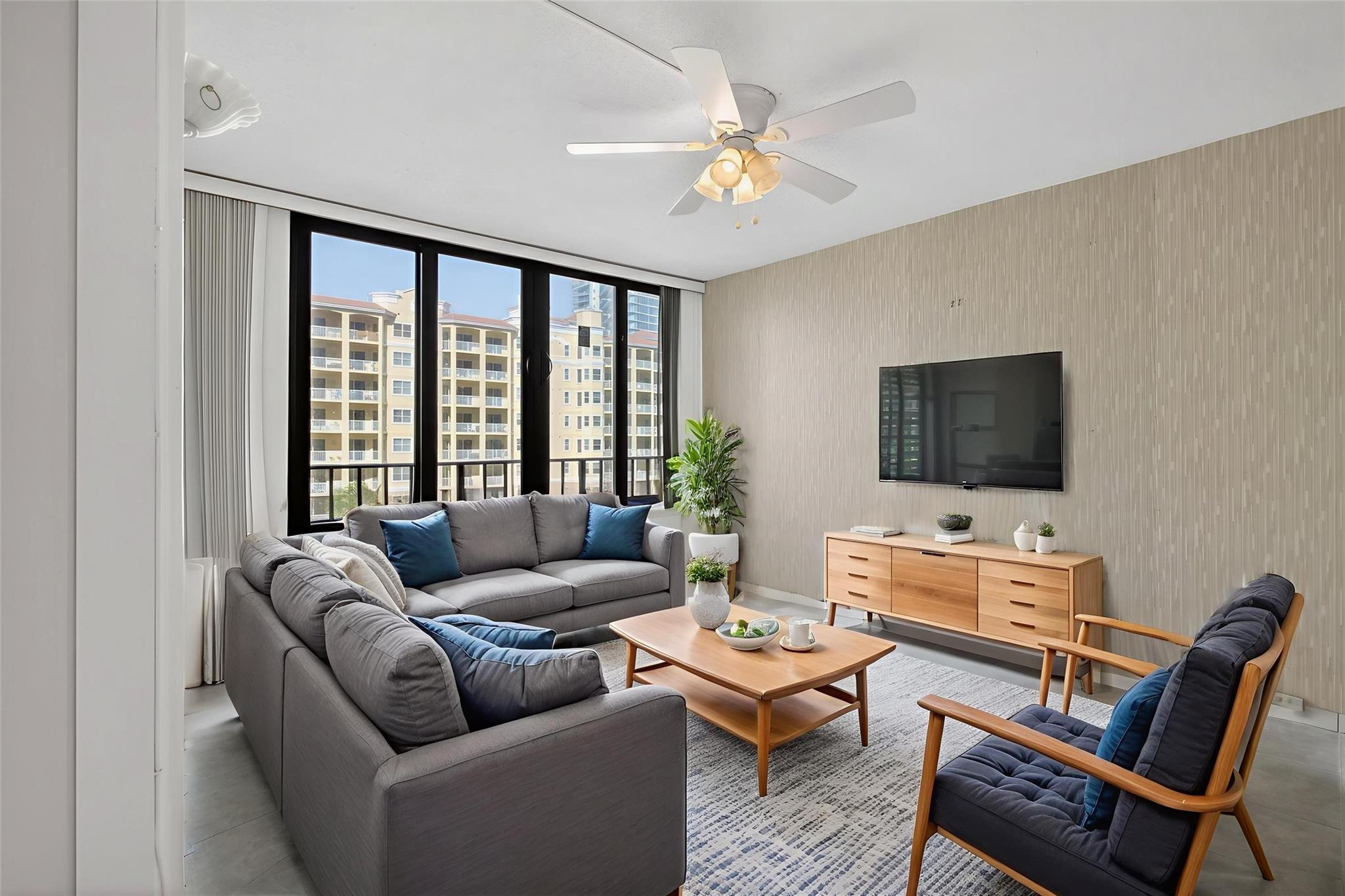 EMERALD TOWER CONDO - Residential